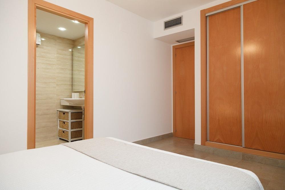 Uhc Mar Augusta Family Complex Apartment Кембрилс Екстериор снимка