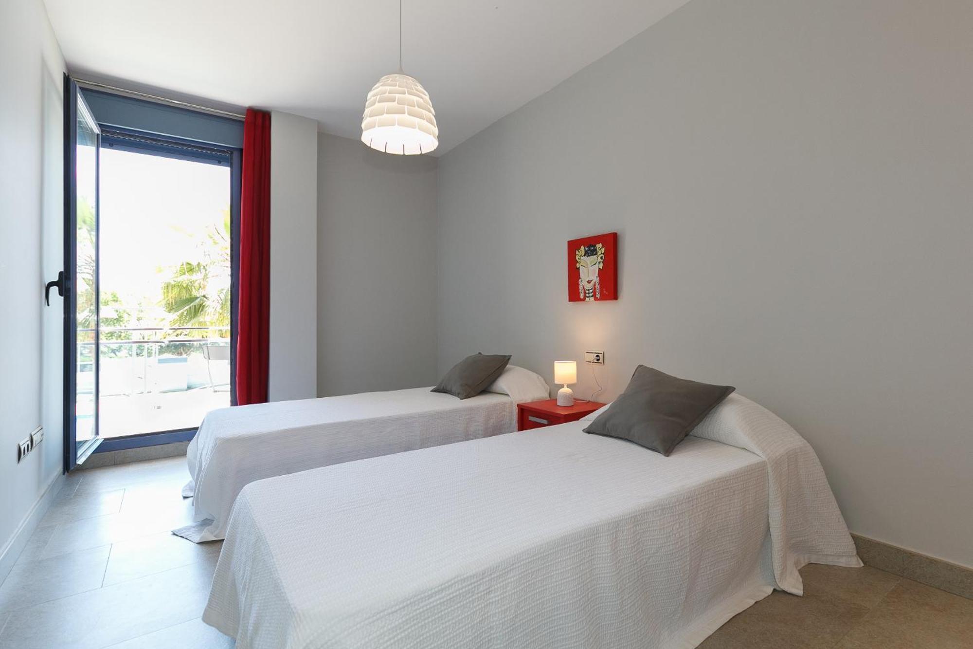 Uhc Mar Augusta Family Complex Apartment Кембрилс Стая снимка