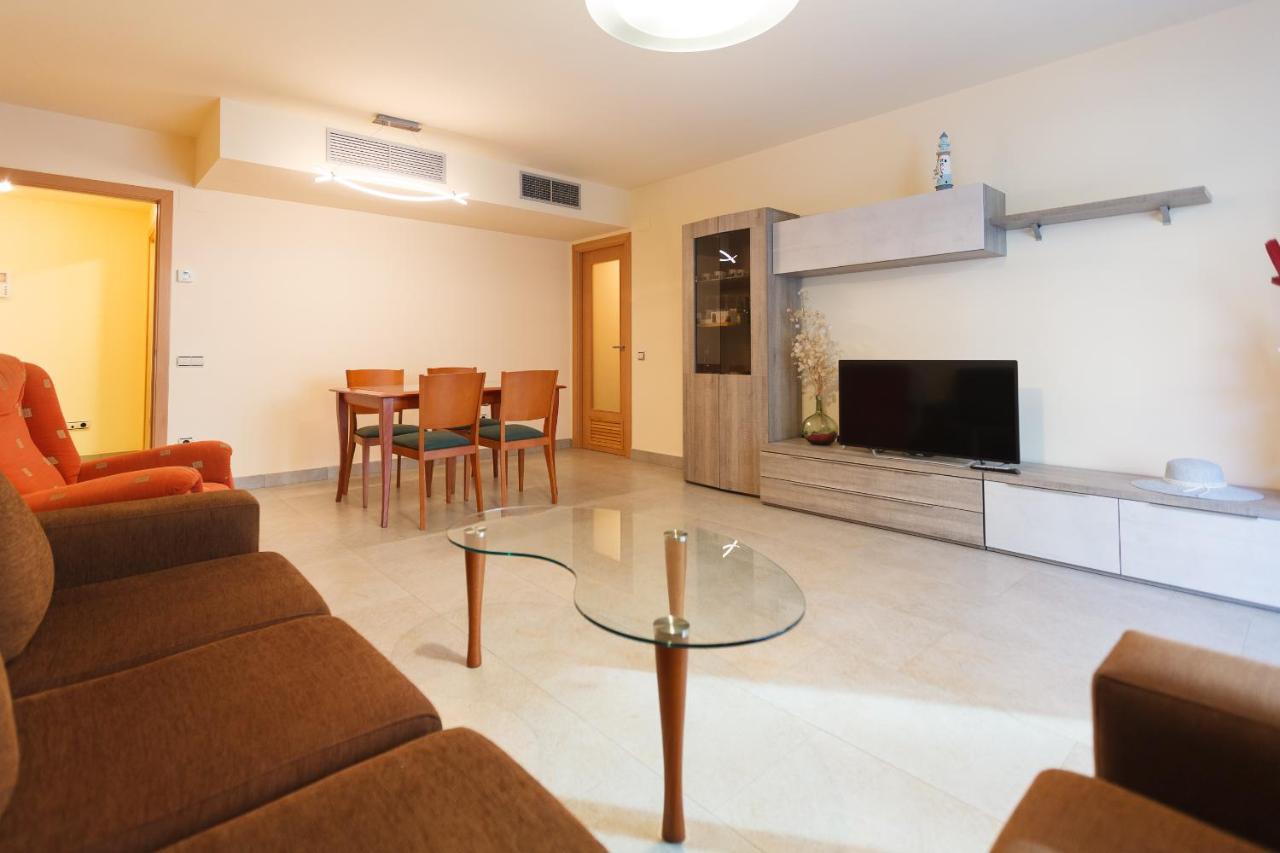 Uhc Mar Augusta Family Complex Apartment Кембрилс Екстериор снимка